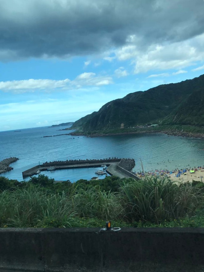 台湾，向各位来宾与观众朋友致敬